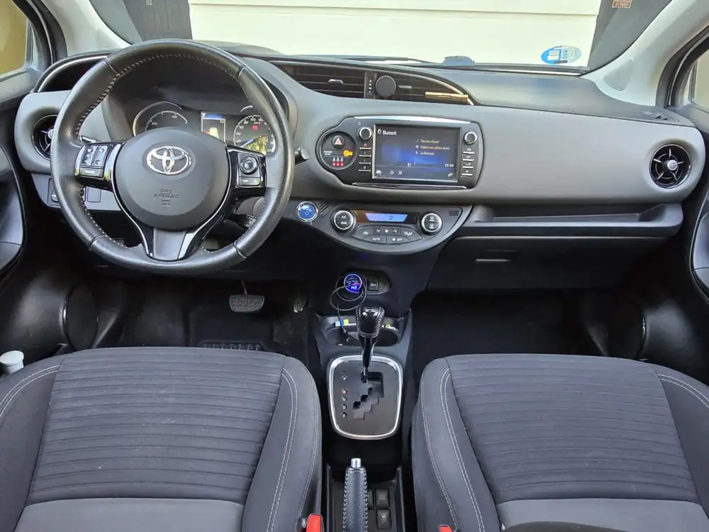 TOYOTA yaris