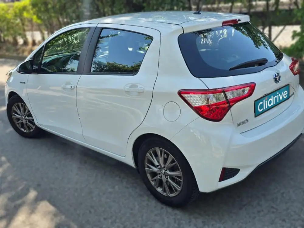 TOYOTA yaris