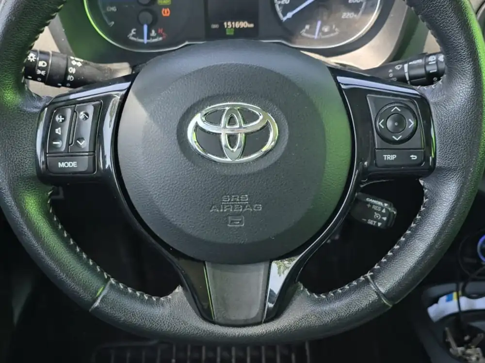 TOYOTA yaris