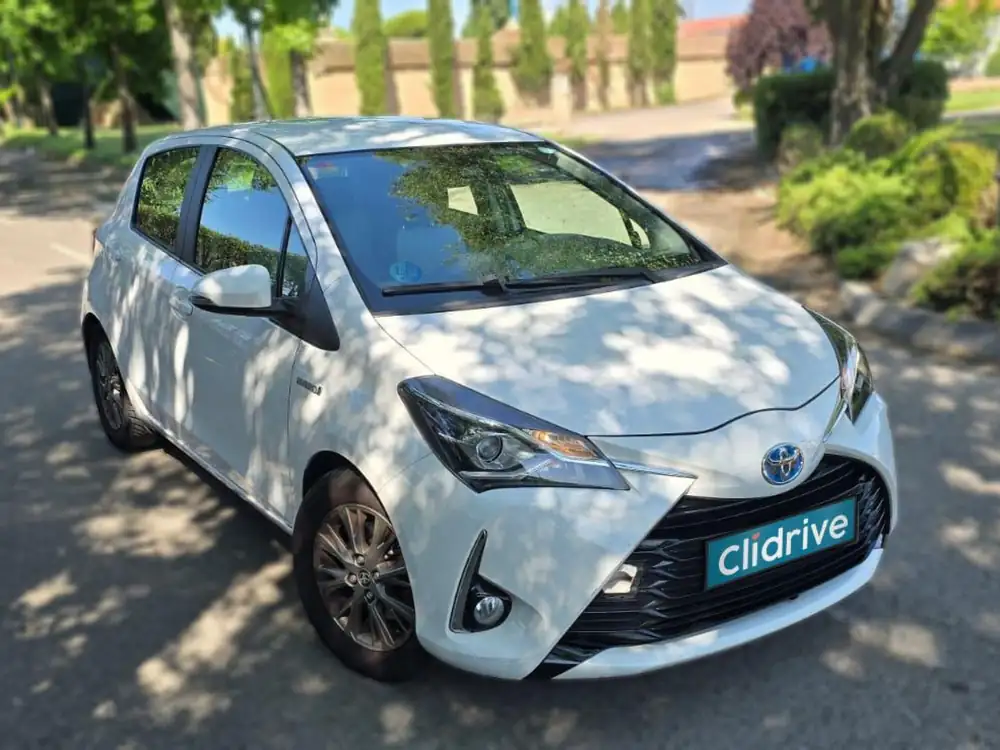 TOYOTA yaris