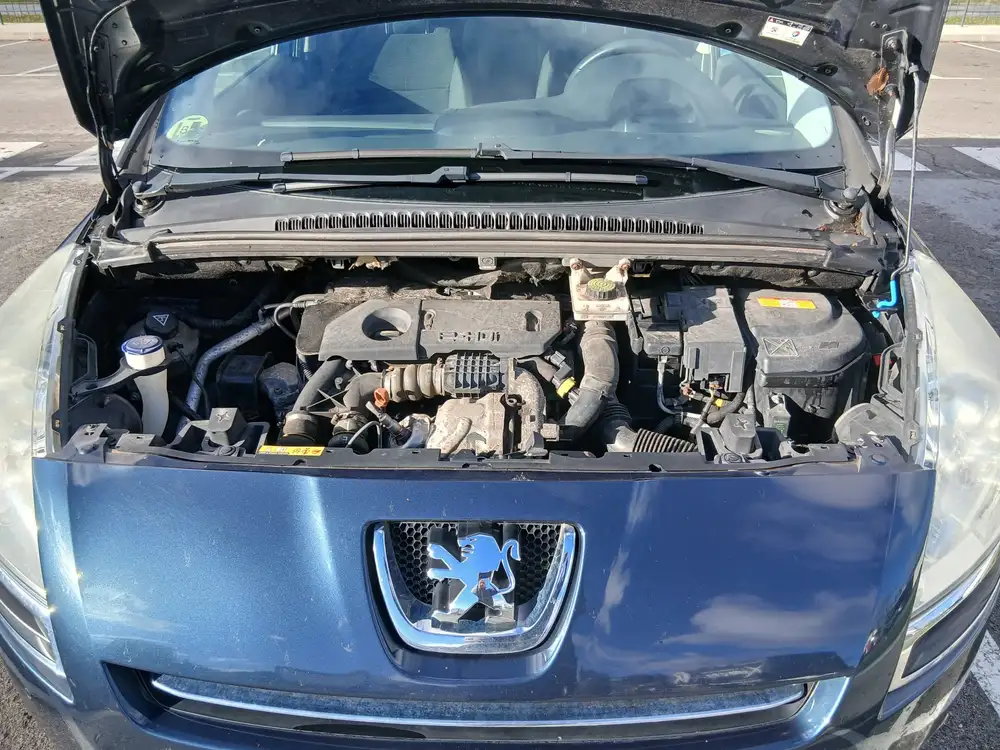 PEUGEOT 5008