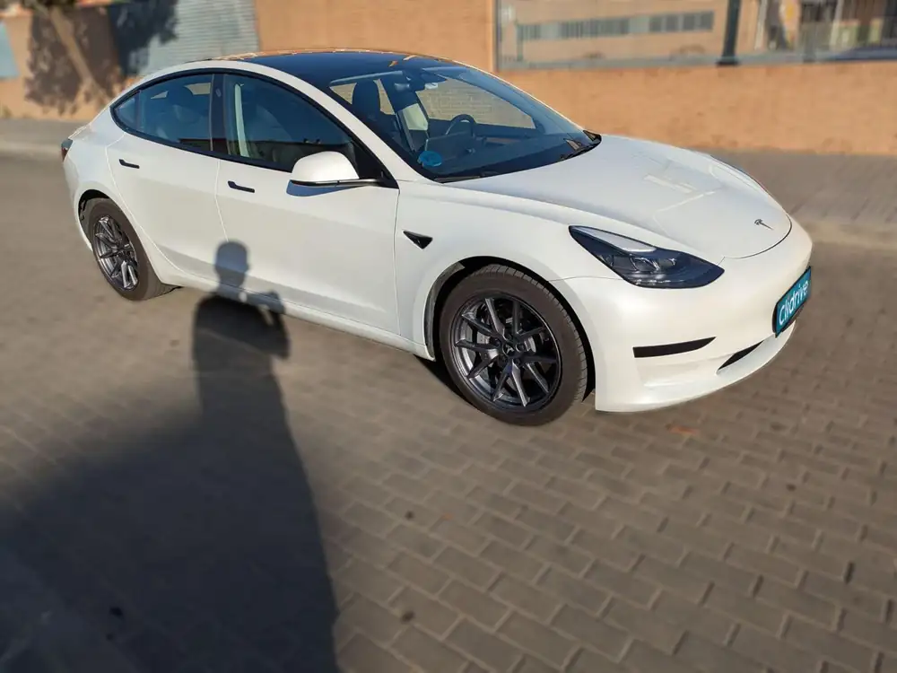 TESLA model 3