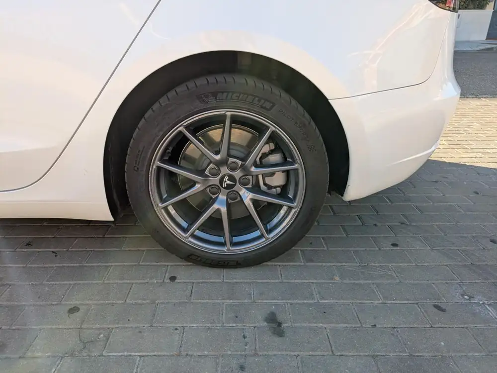 TESLA model 3