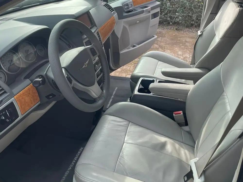 CHRYSLER grand voyager