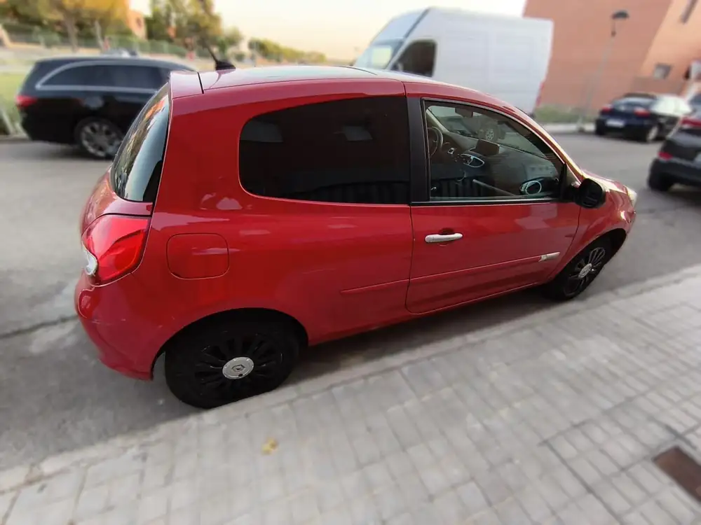 RENAULT clio