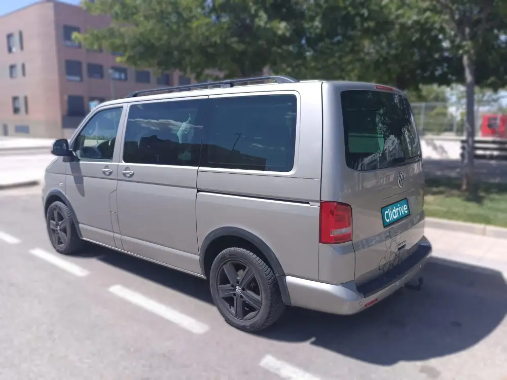 VOLKSWAGEN multivan