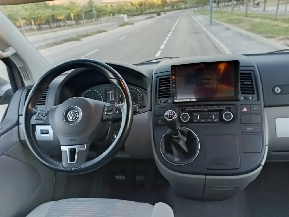 VOLKSWAGEN multivan