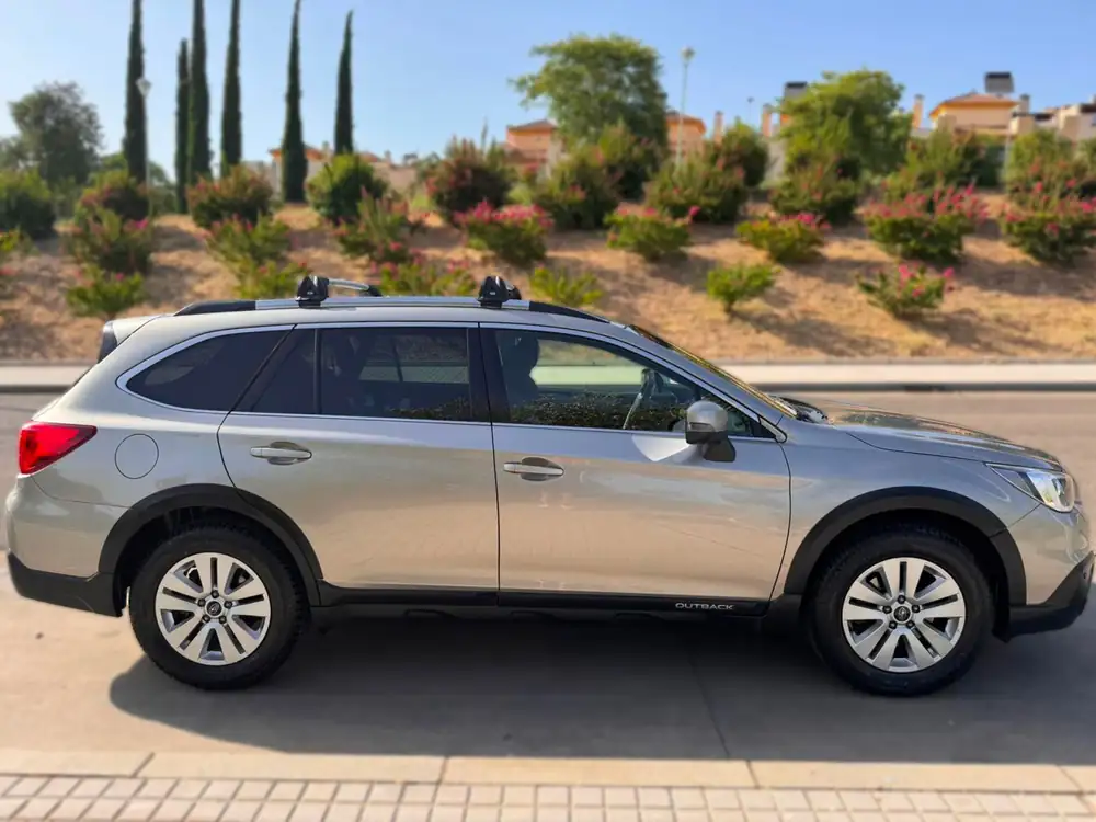 SUBARU outback