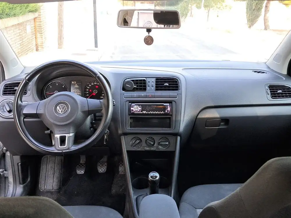 VOLKSWAGEN polo