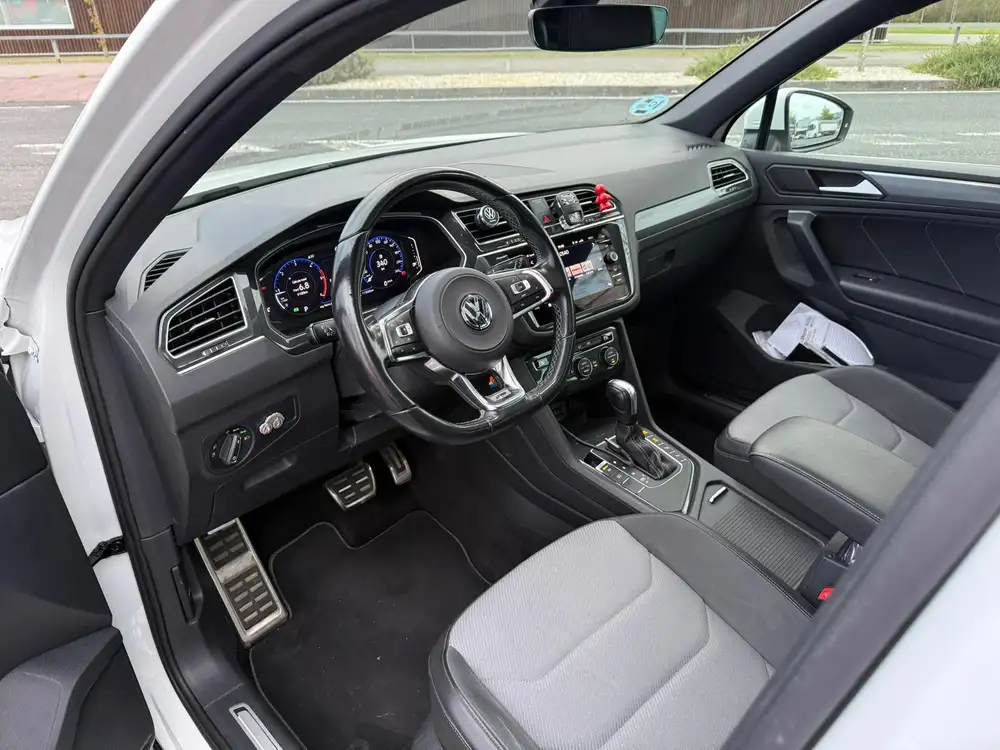 VOLKSWAGEN tiguan
