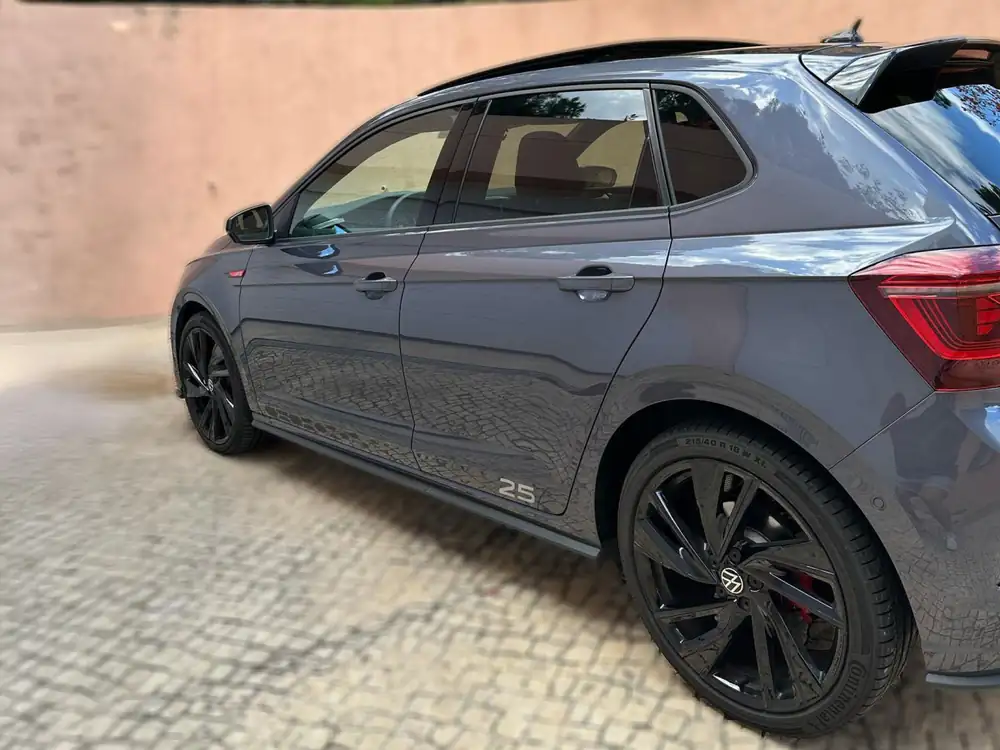 VOLKSWAGEN polo