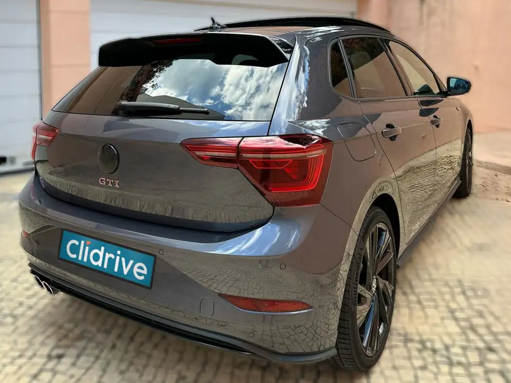 VOLKSWAGEN polo