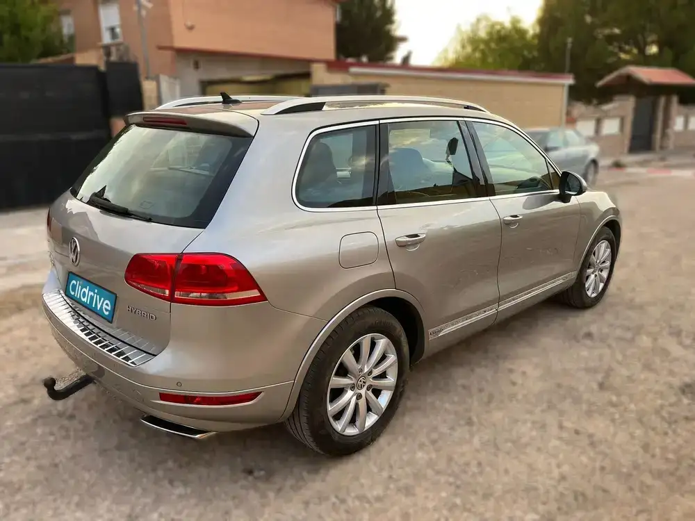 VOLKSWAGEN touareg