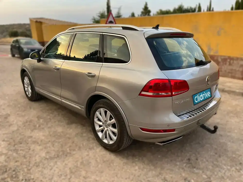 VOLKSWAGEN touareg