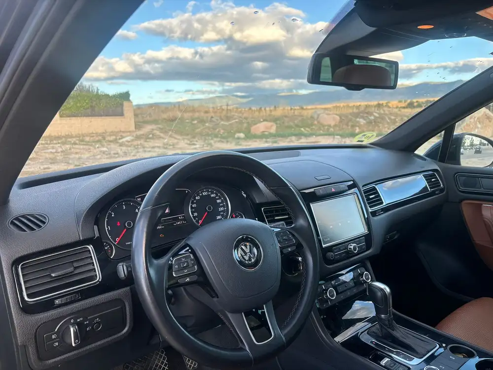 VOLKSWAGEN touareg