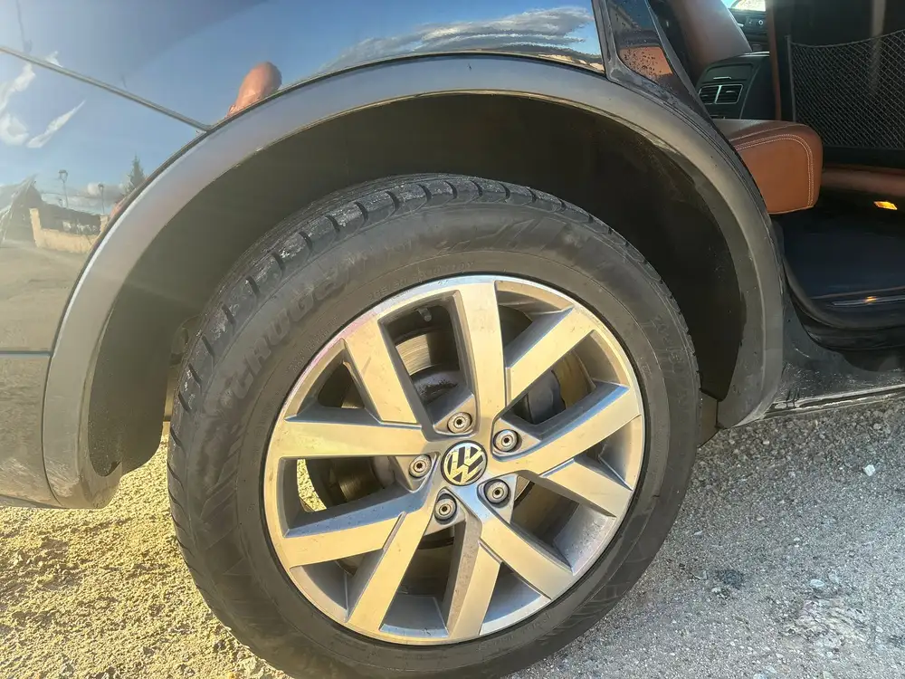VOLKSWAGEN touareg
