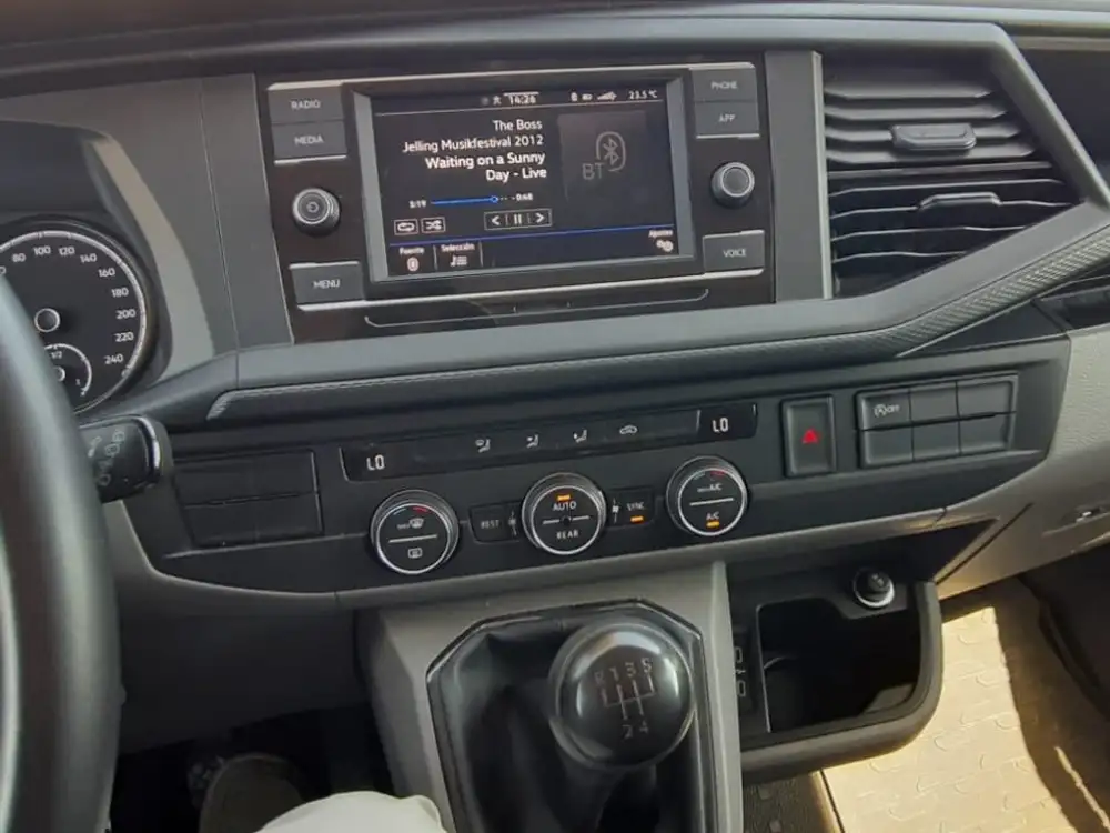 VOLKSWAGEN caravelle