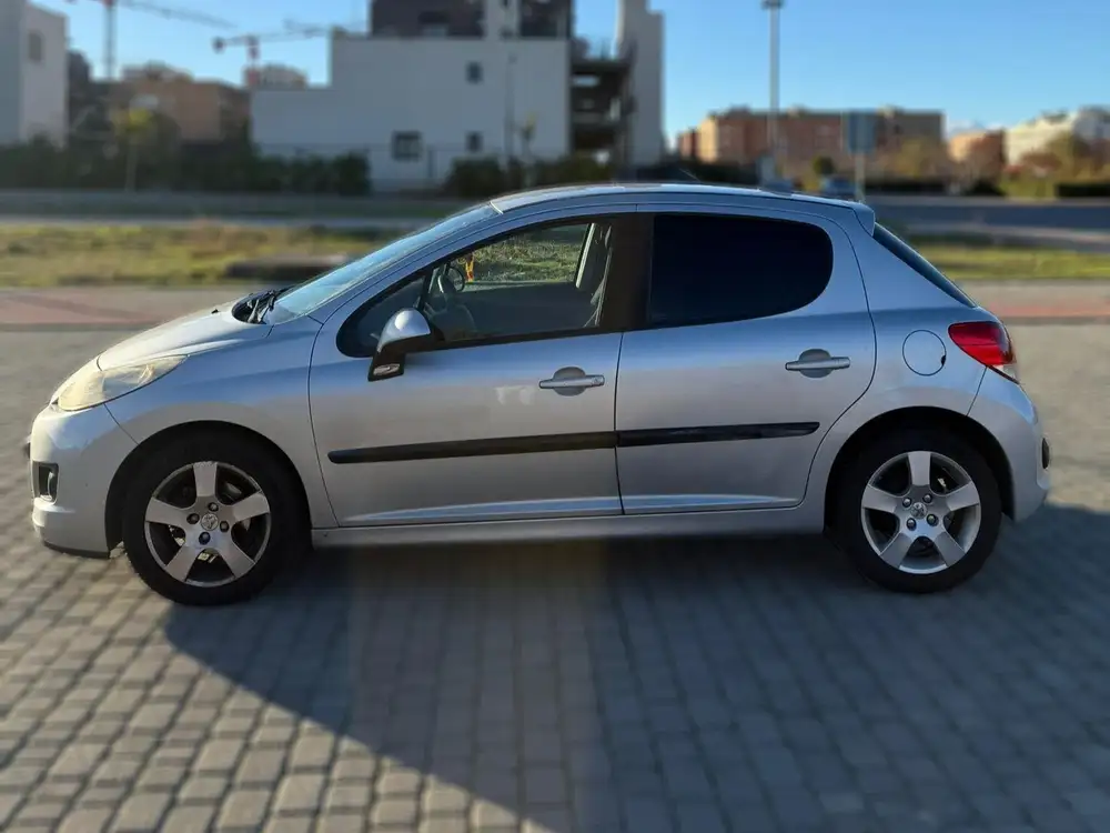 PEUGEOT 207