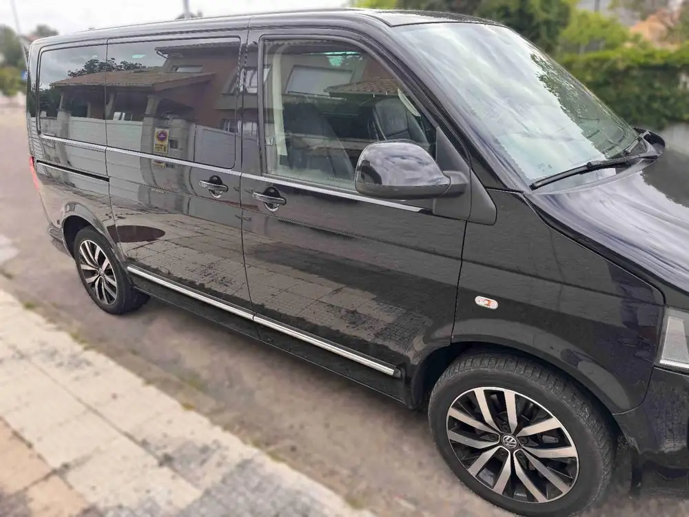 VOLKSWAGEN multivan