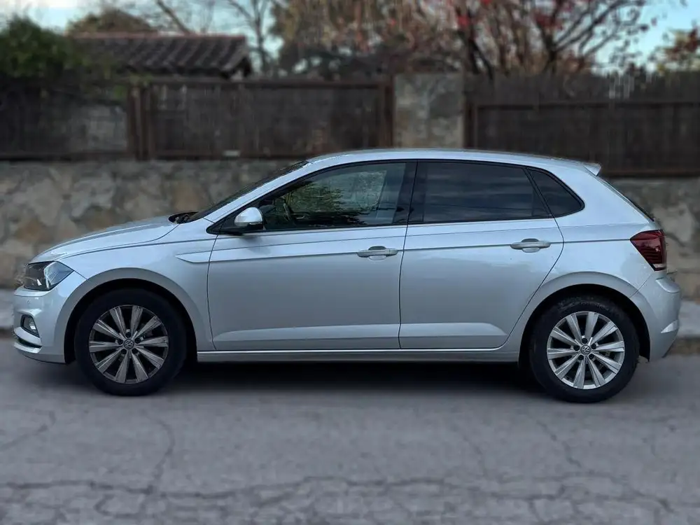 VOLKSWAGEN polo