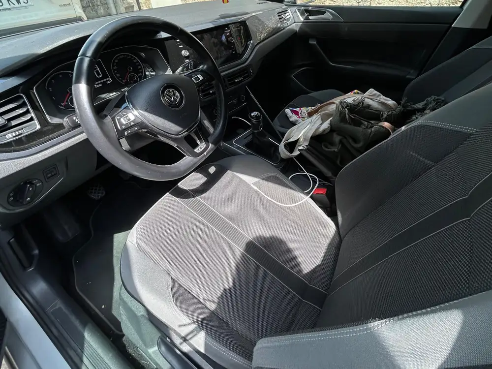 VOLKSWAGEN polo