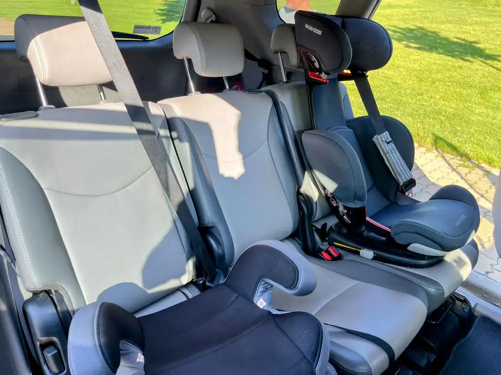 TOYOTA prius+