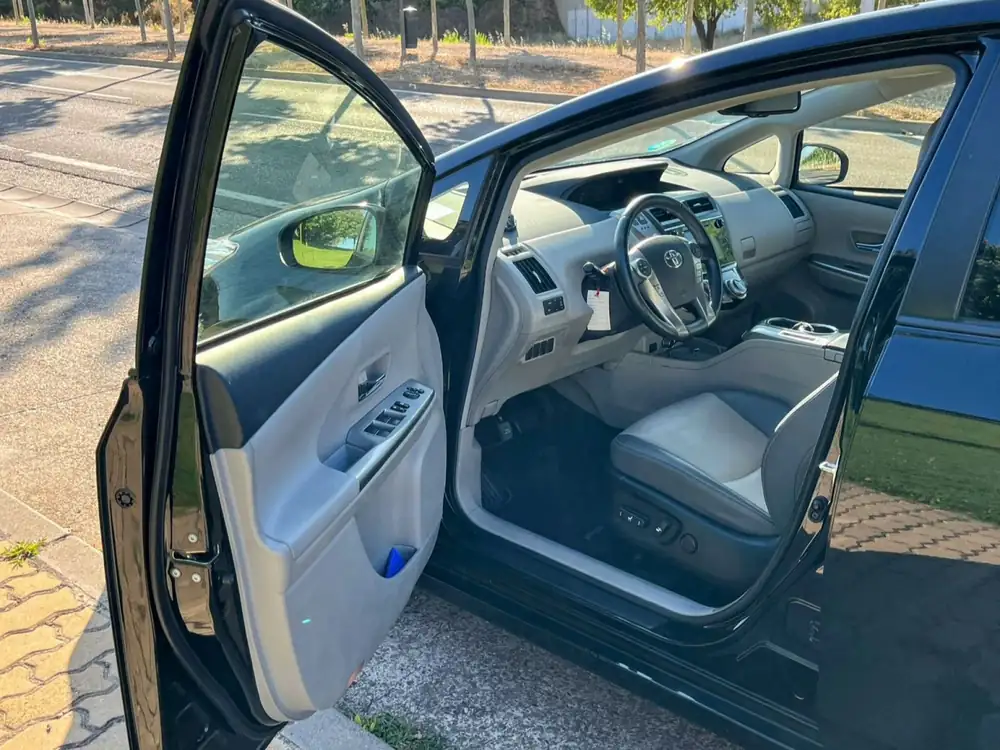 TOYOTA prius+