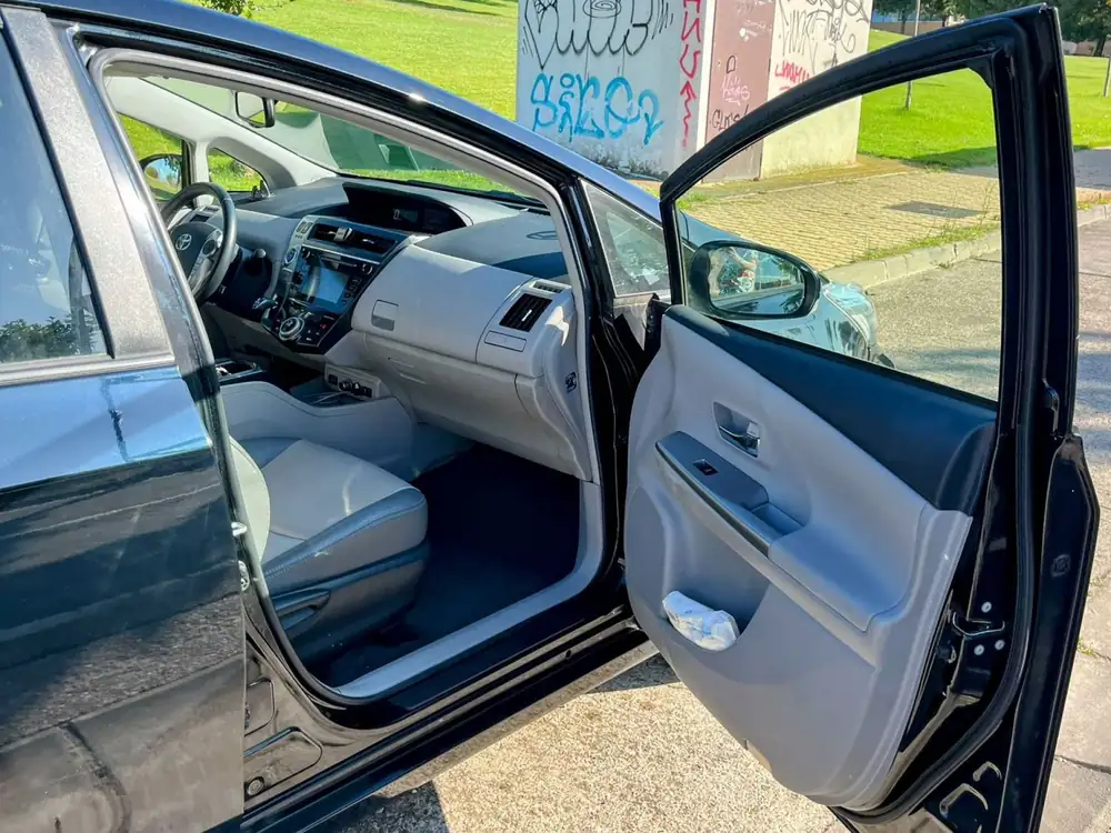TOYOTA prius+