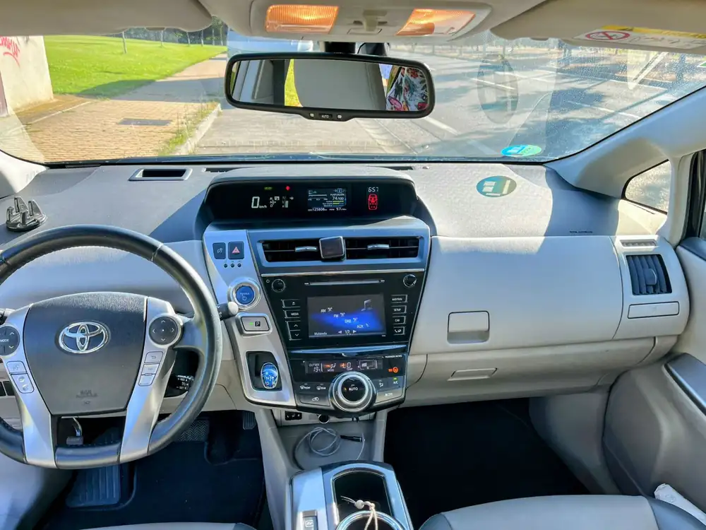 TOYOTA prius+