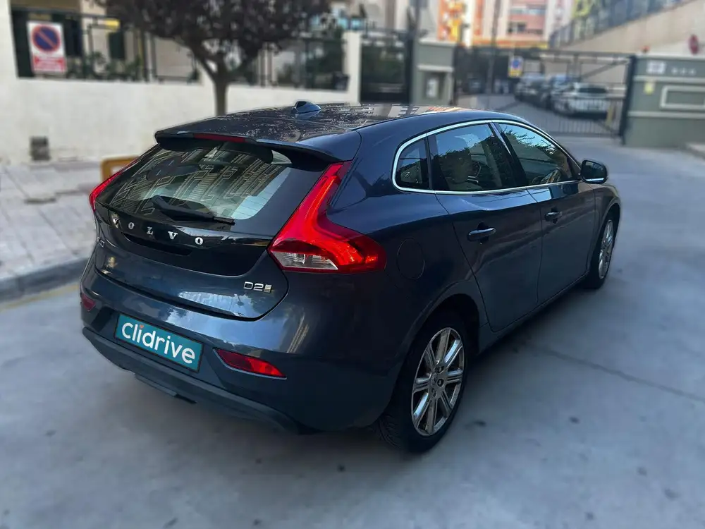 VOLVO V40
