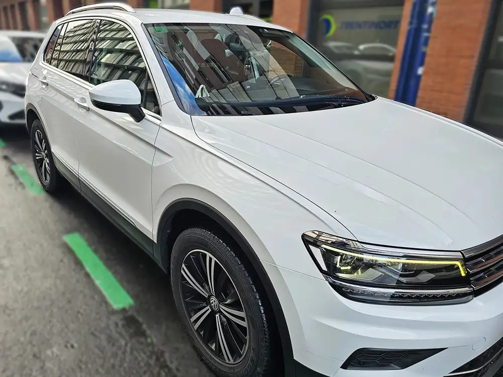 VOLKSWAGEN tiguan