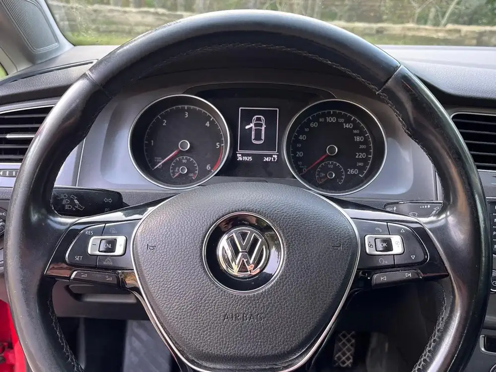 VOLKSWAGEN golf