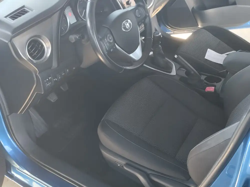 TOYOTA auris