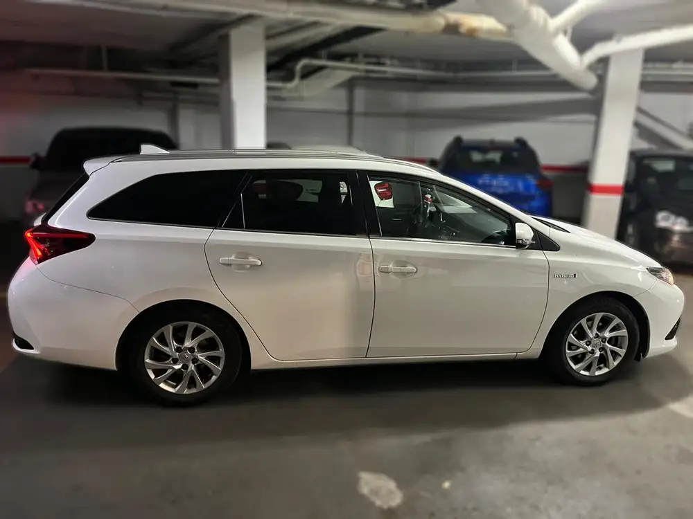 TOYOTA auris