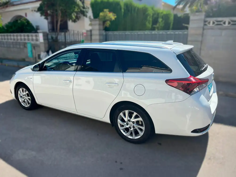 TOYOTA auris
