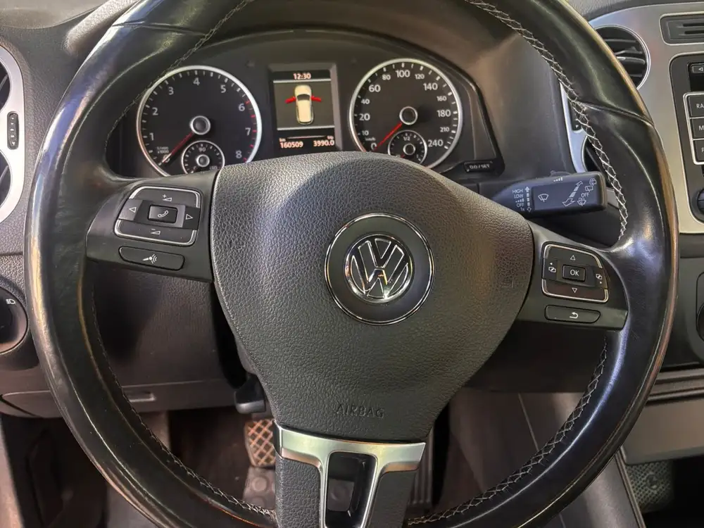 VOLKSWAGEN tiguan