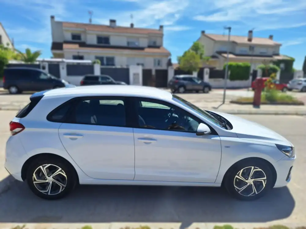 HYUNDAI i30