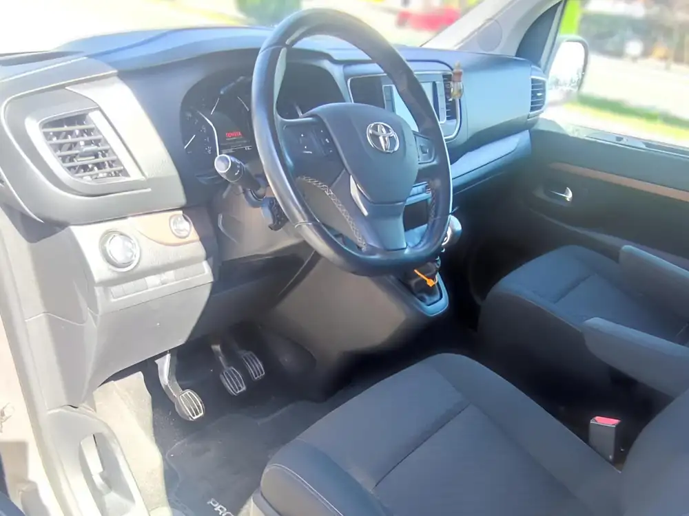TOYOTA proace verso