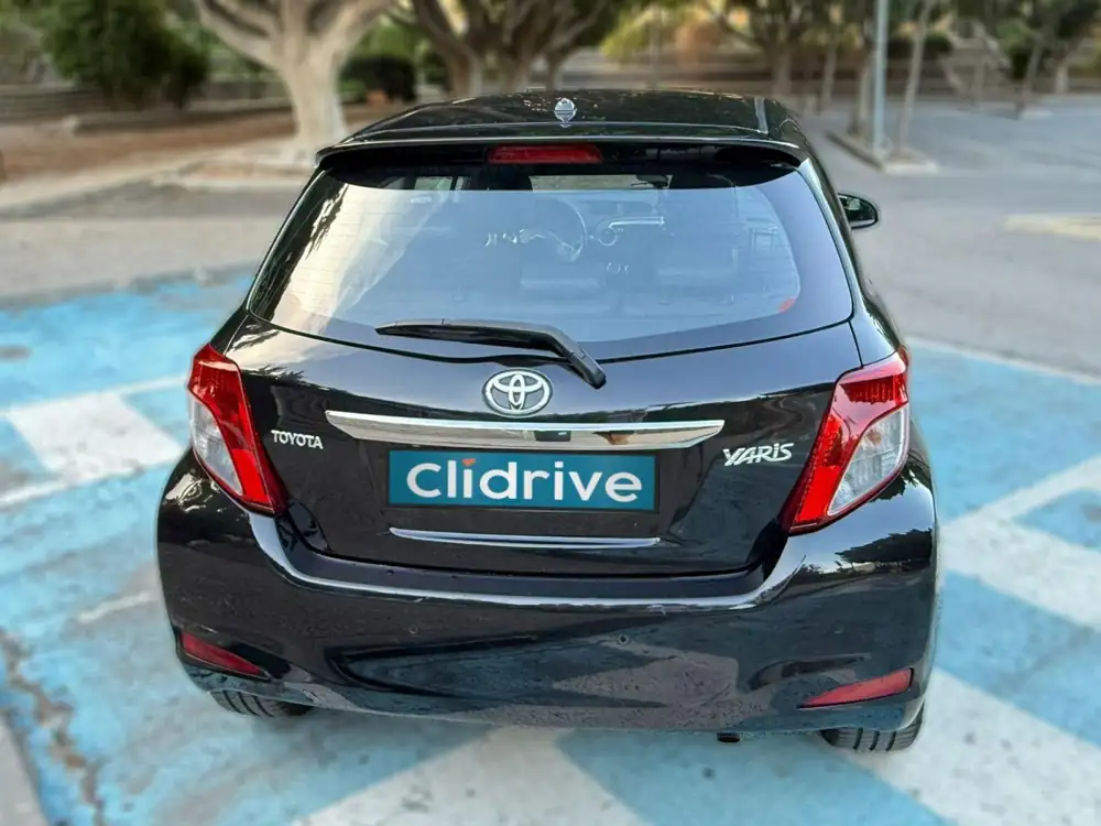 TOYOTA yaris