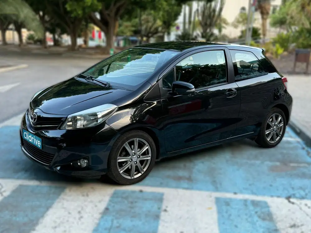 TOYOTA yaris