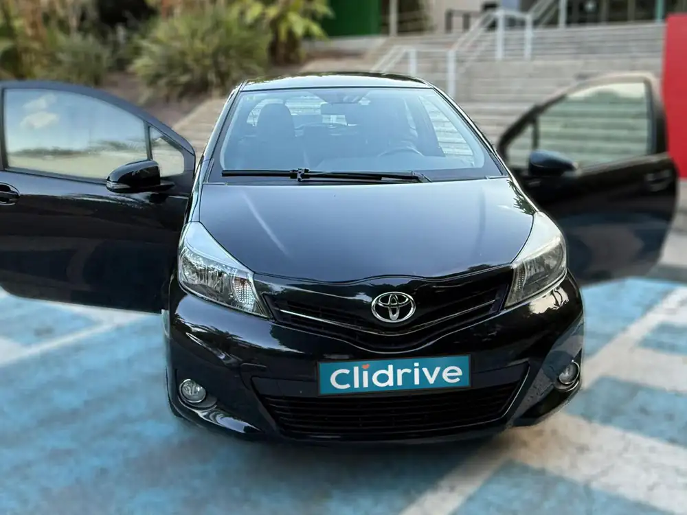 TOYOTA yaris