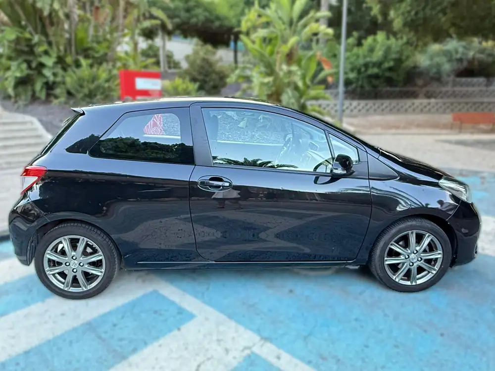TOYOTA yaris