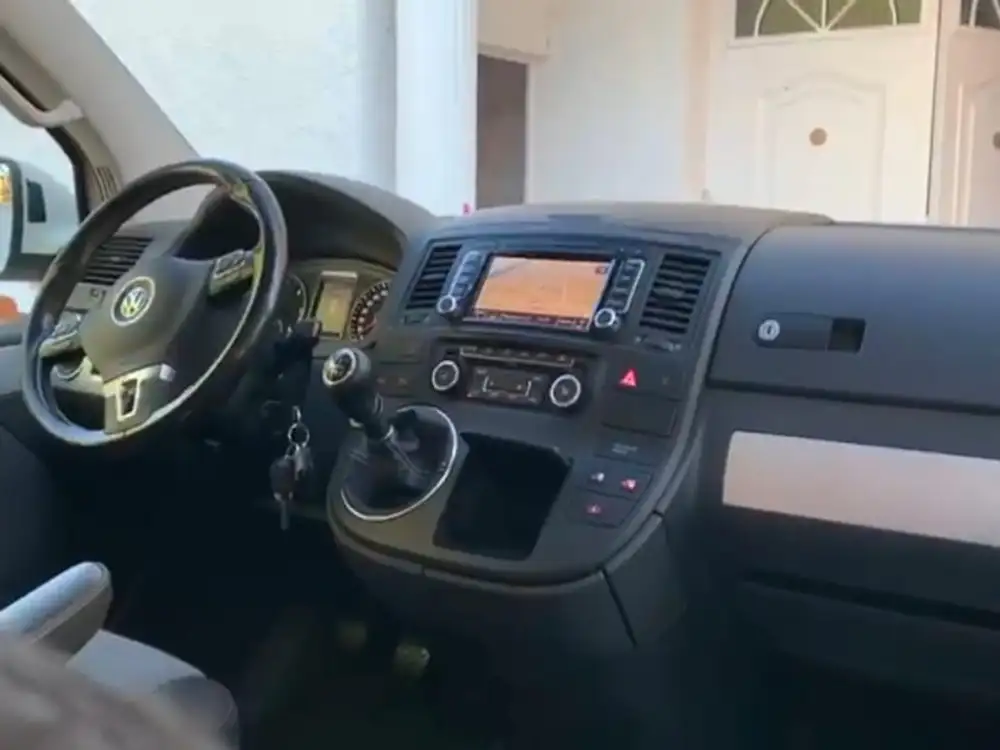VOLKSWAGEN multivan