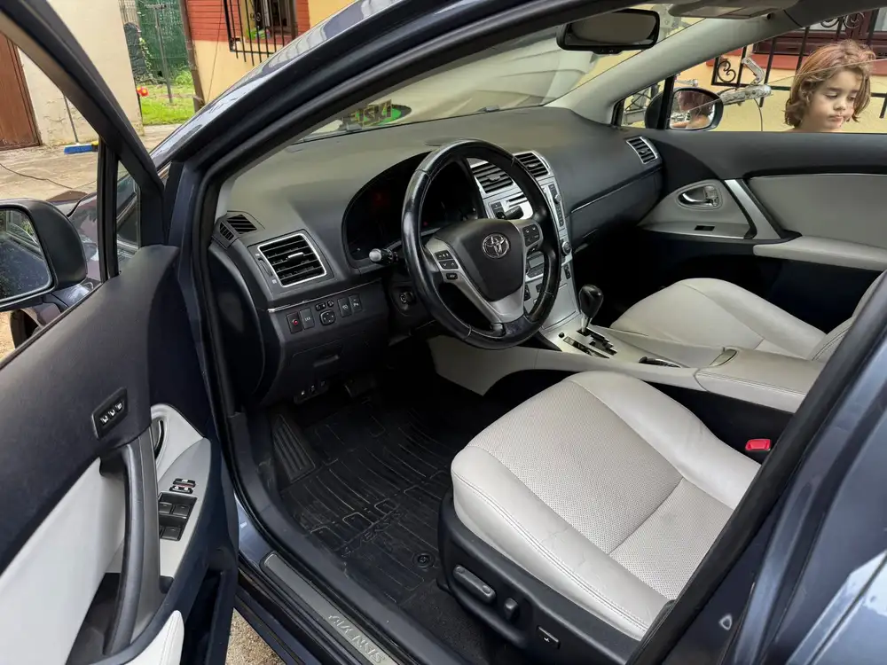 TOYOTA avensis