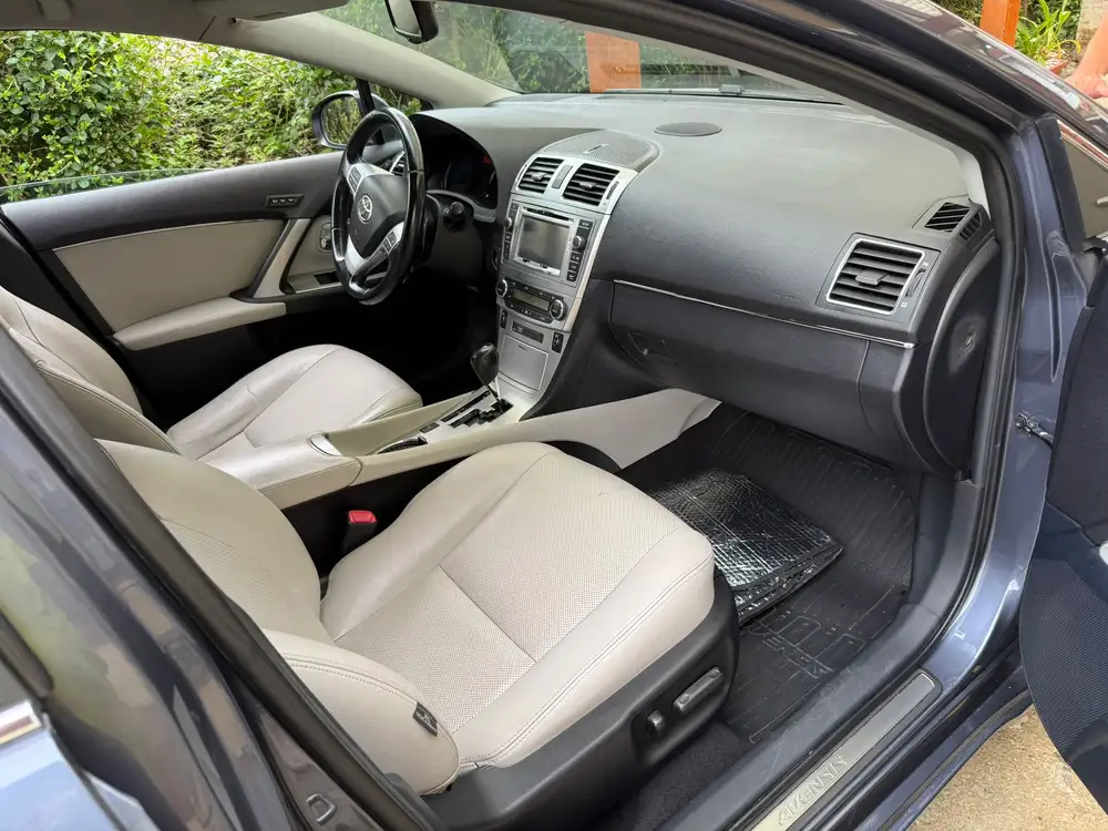 TOYOTA avensis