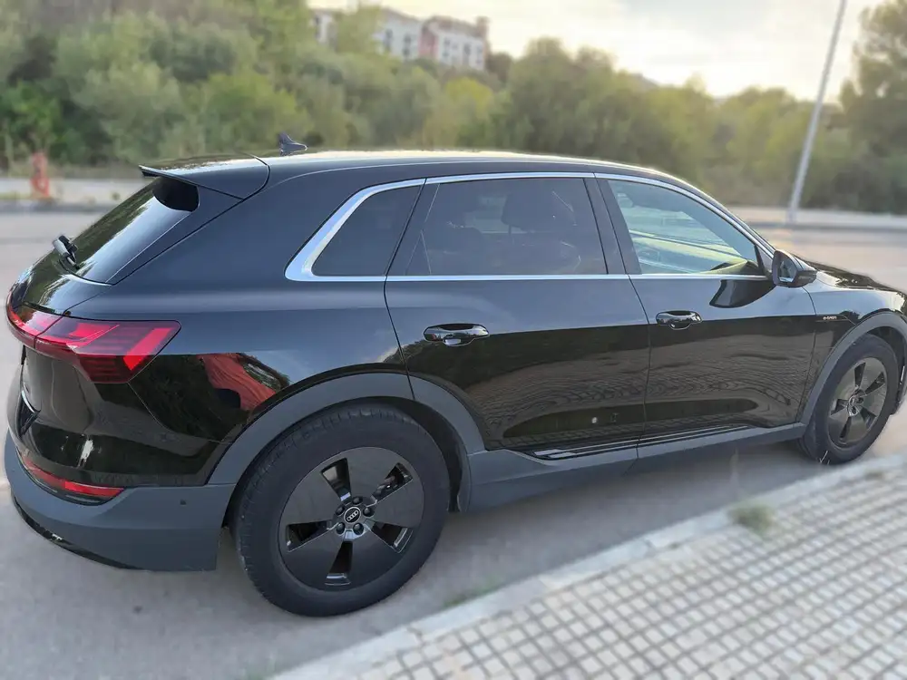 AUDI q4 e-tron