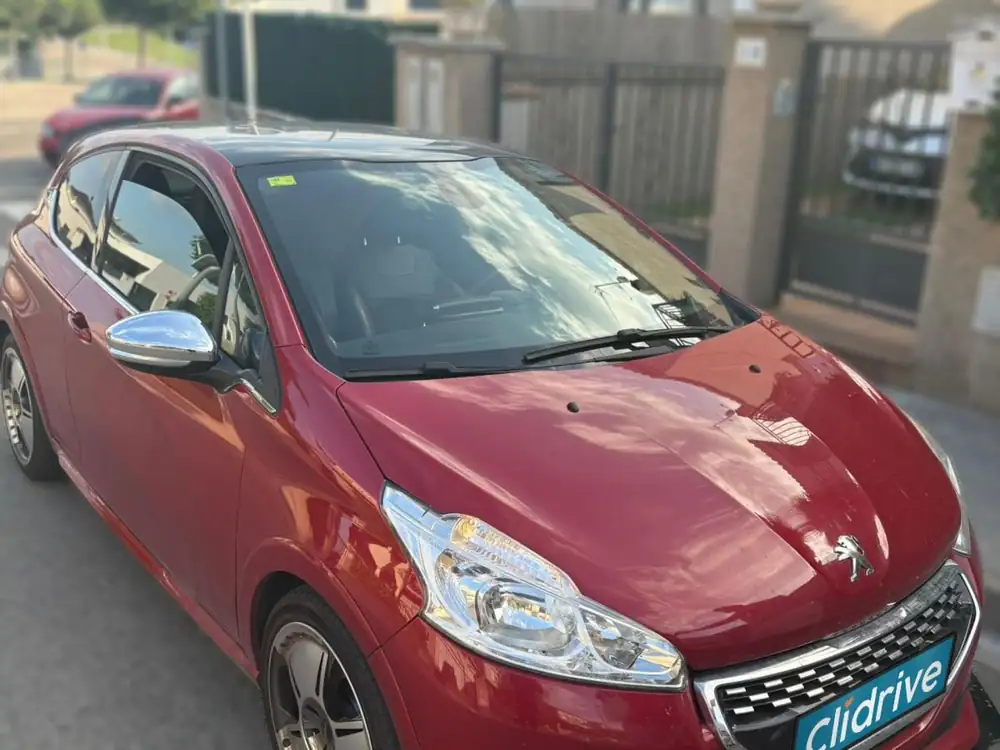 PEUGEOT 208