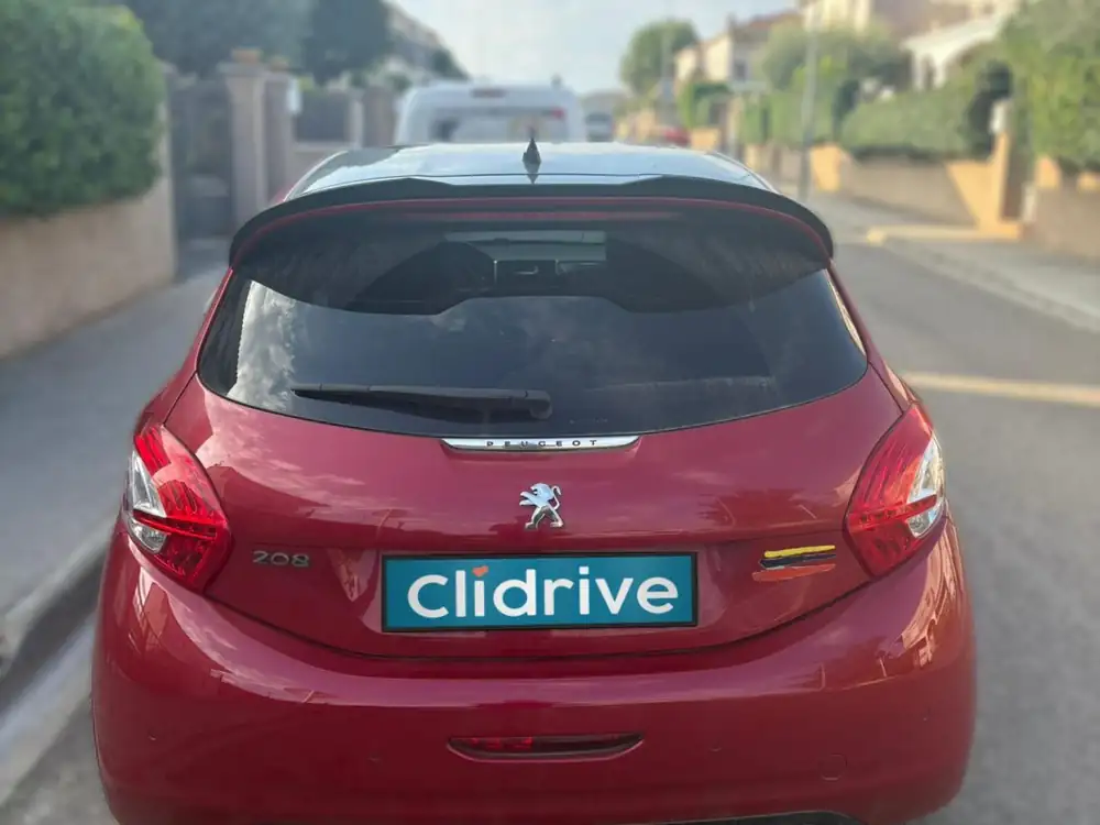 PEUGEOT 208