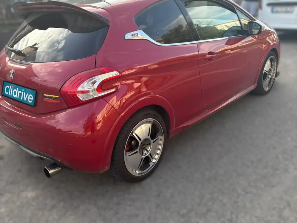 PEUGEOT 208
