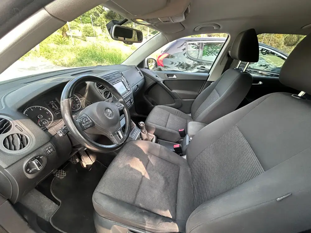 VOLKSWAGEN tiguan